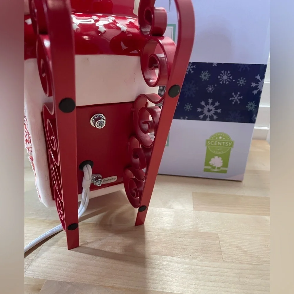Scentsy Disney Holiday Mickey & Minnie Sleigh Warmer